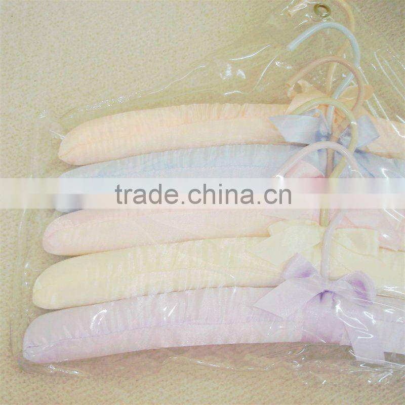 JN282satin padded hanger for coats