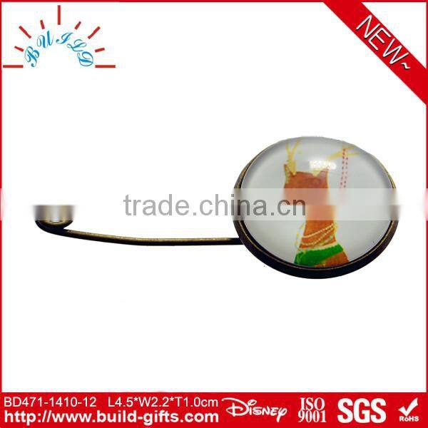 crochet royal brooch