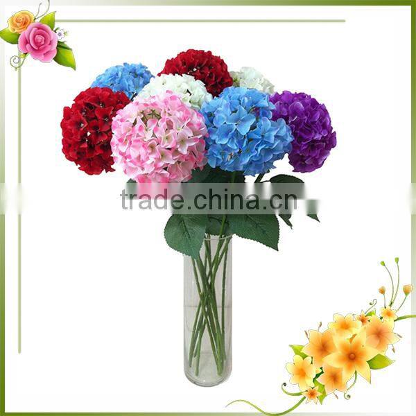 white wedding flower arrangements
