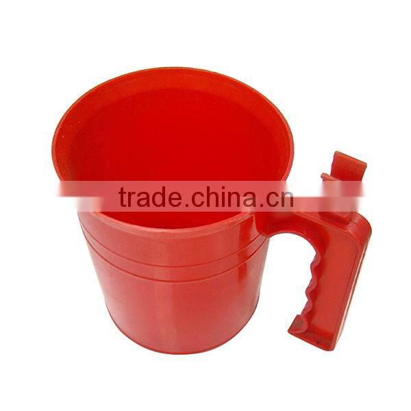 Paint cup with brush holder on the handle