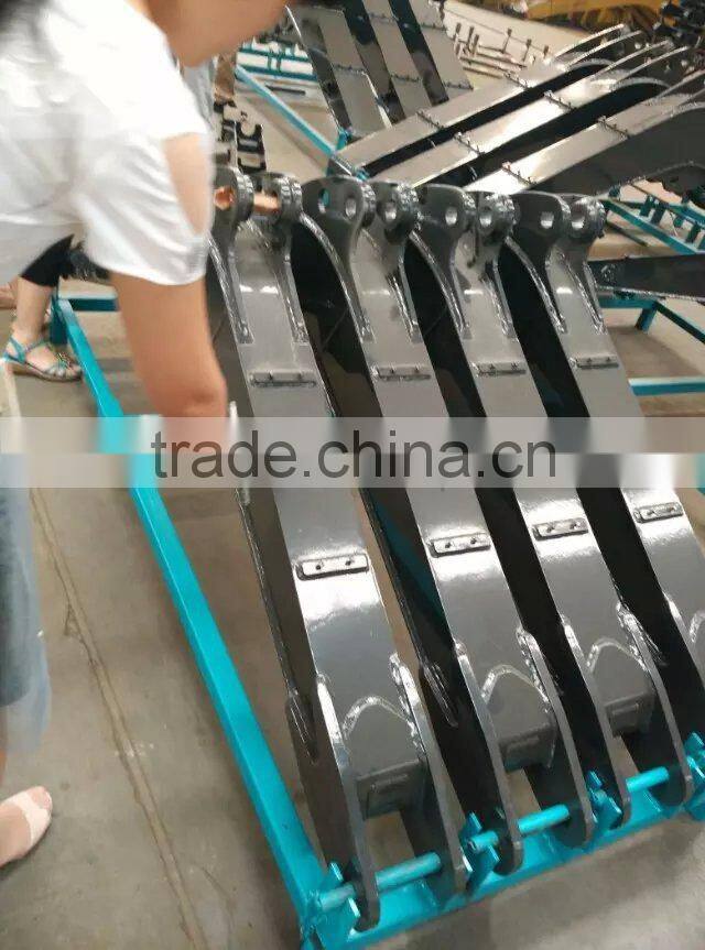 Long excavator boom and arm