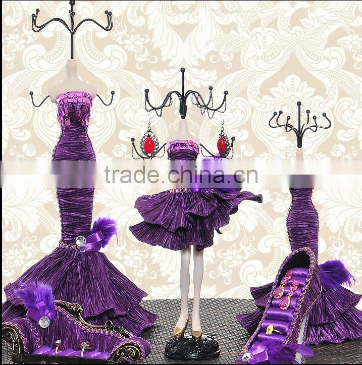 Embroidery jewelry set display wedding jewelry figurine set