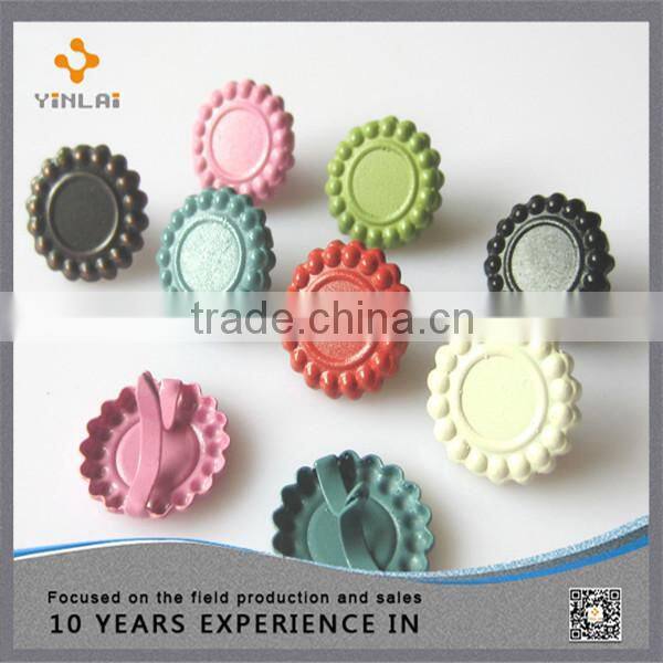 Round shaped craft brads