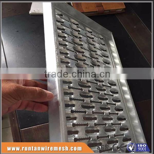 Hot dipped galvanized Diamond perforated grip strut safety grating (Trade Assurance)