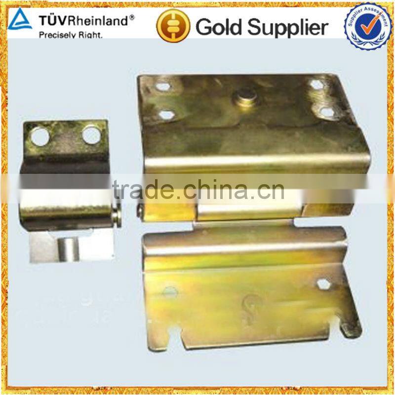 Metal logo mark for handbags