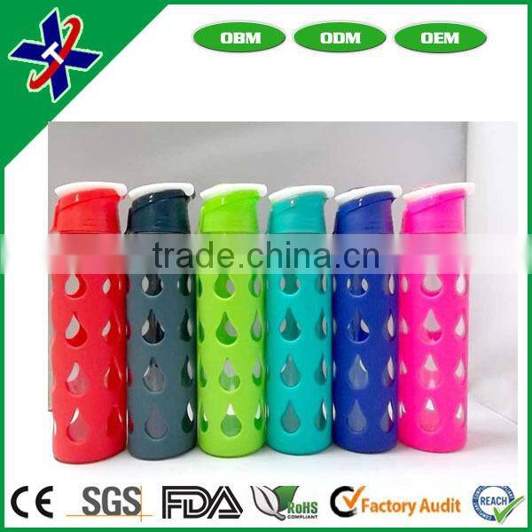 Creative sport outdoor portable sports drink bottle, wholesale glass water bottle with silicone sleeve