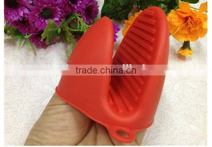 Kitchen silicone glove for oven cooking