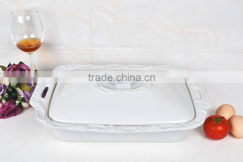 14.5" Square porcelain bakeware with lid