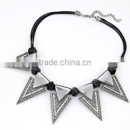 American and European Popular Exquisite Crystal and Resin Alloy Wax Rope Triangle Charm Necklace in Stock