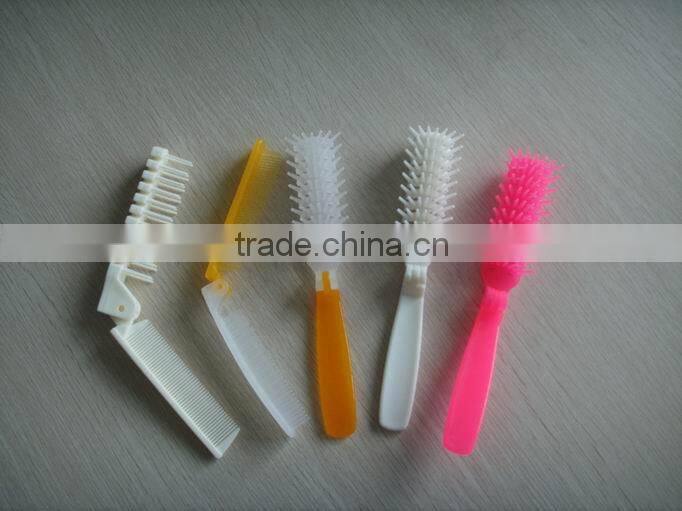 Small White Plastic Comb For Hotel And Travel