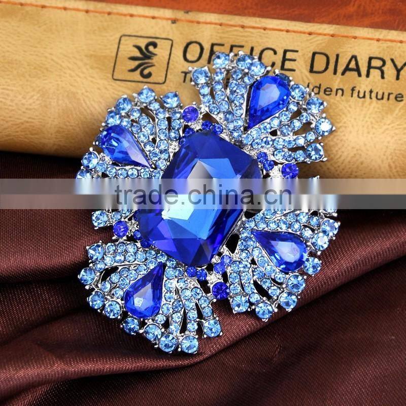 Wholesale women christmas brooch 2016 rhinstone snowflake christmas brooch for wedding