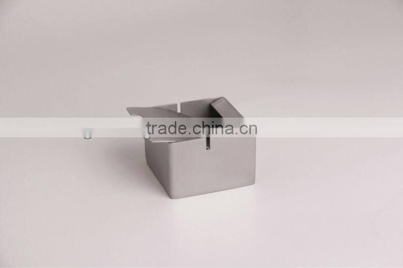 Square Shaped Ashtrays With Cover And Silver Color