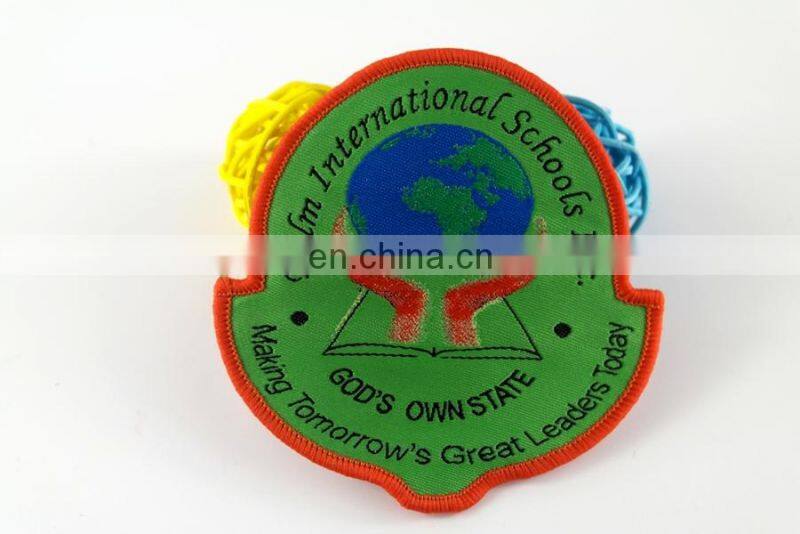 die-cut shape beatiful white background school woven badge customized cheap woven badge for kids personal woven badge for cloth