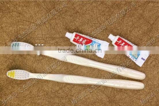 yellow and green pp material disposable soft bristle toothbrush with different packings