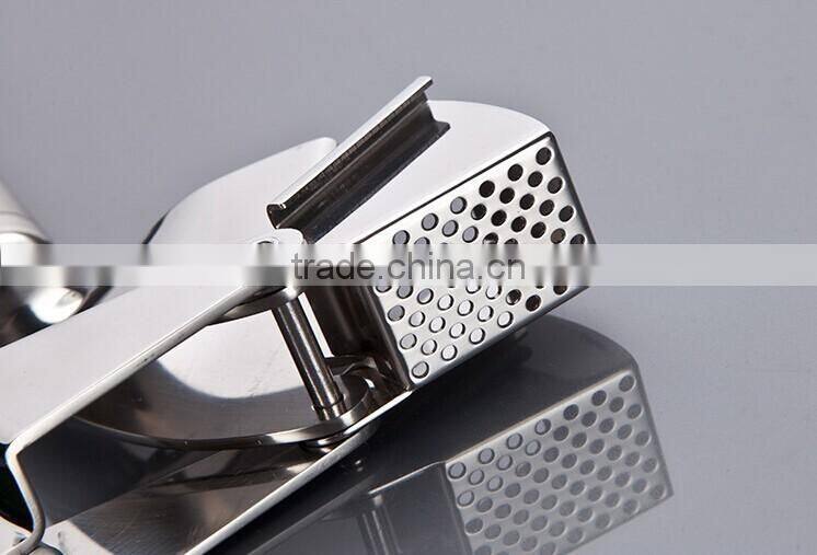 Garlic Press and Mincer, Industrial 18/10 Stainless Steel, Mince Unpeeled Garlic Cloves With Ease