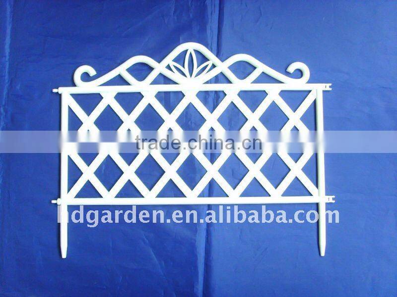 Garden plastic heart-shaped fence