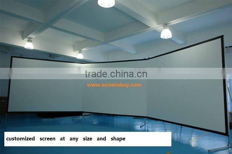 Curved projection screen