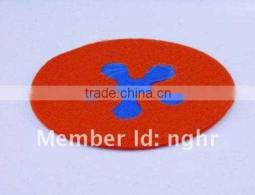 HUARI red felt placemats