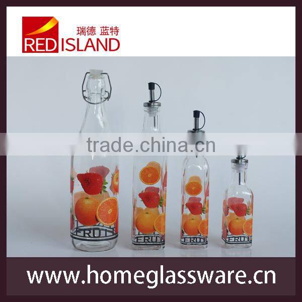 square glass dispenser for oil and vinegar with stopper