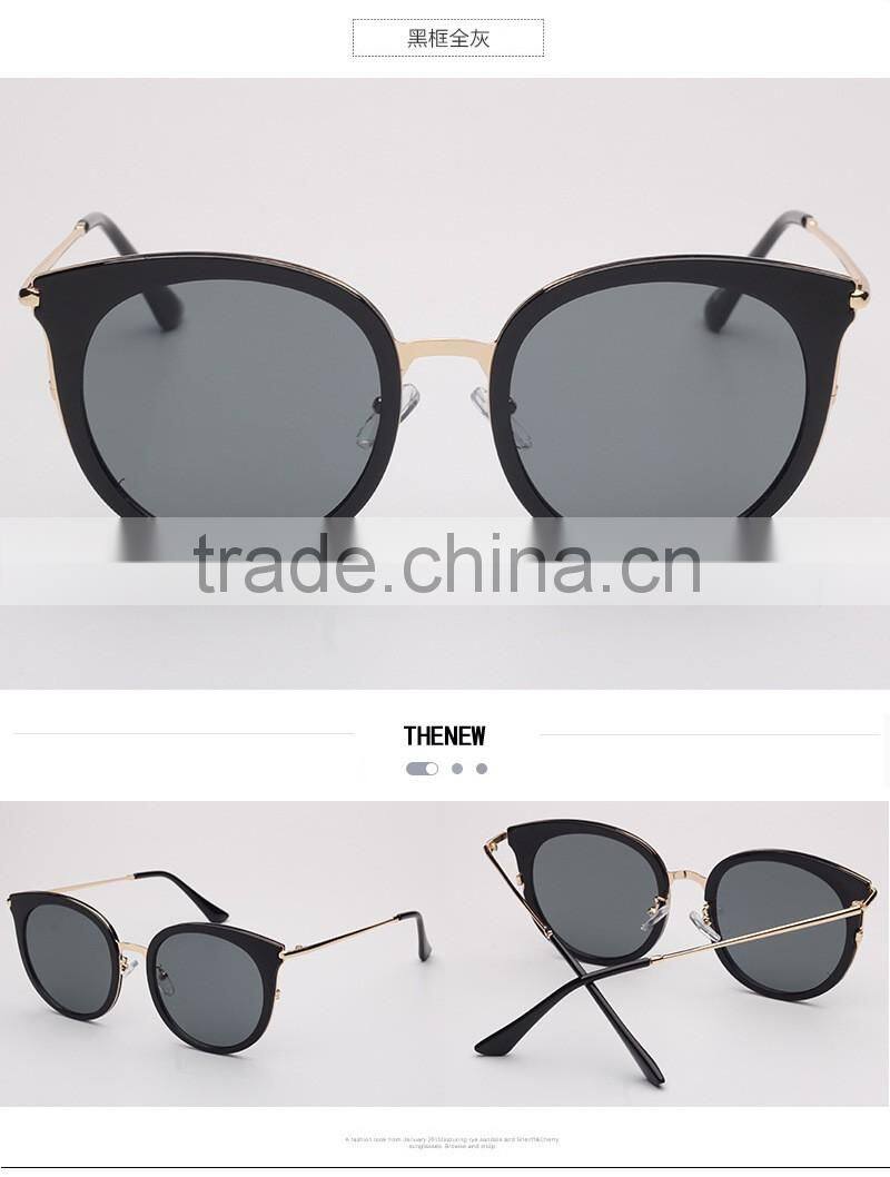 Women upscale retro transparent block sunglasses
