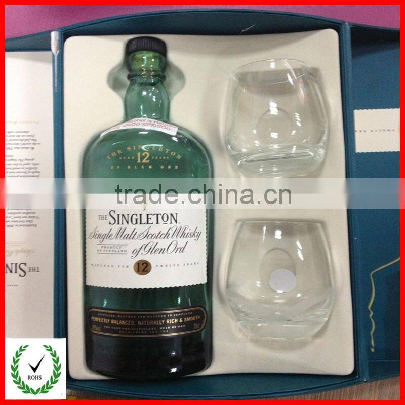 Vacuum flocking wine carrier tray