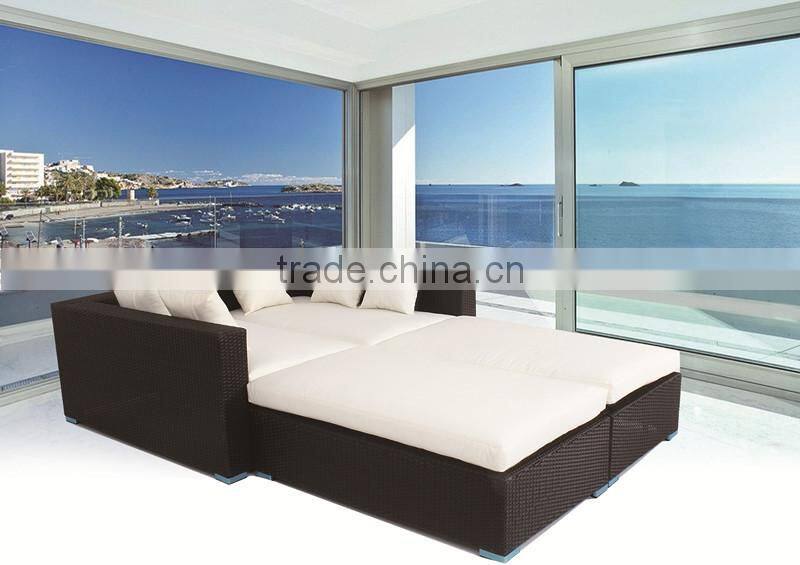 Cheap 4 Piece Outdoor Patio Wicker Daybed With Cushion