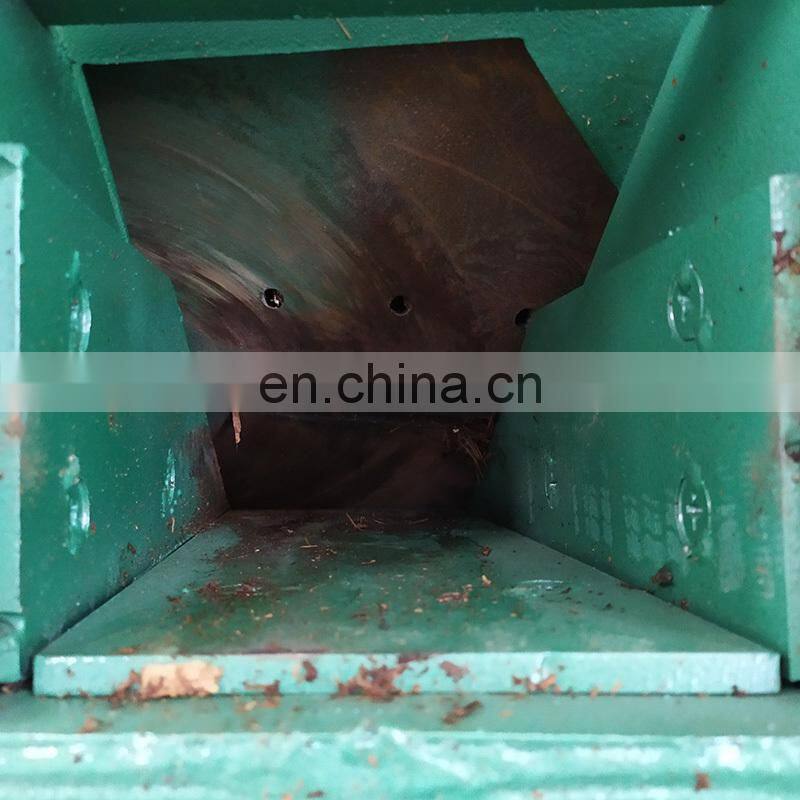 30 years professional wood chipper machine with gasoline engine for wood trimmings crushing