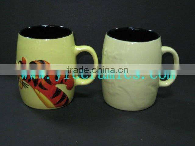 YF18621 embossed porcelain coffee mug with lid