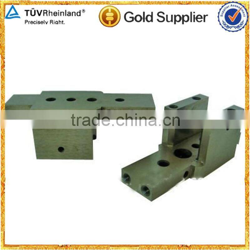 Metal logo mark for handbags