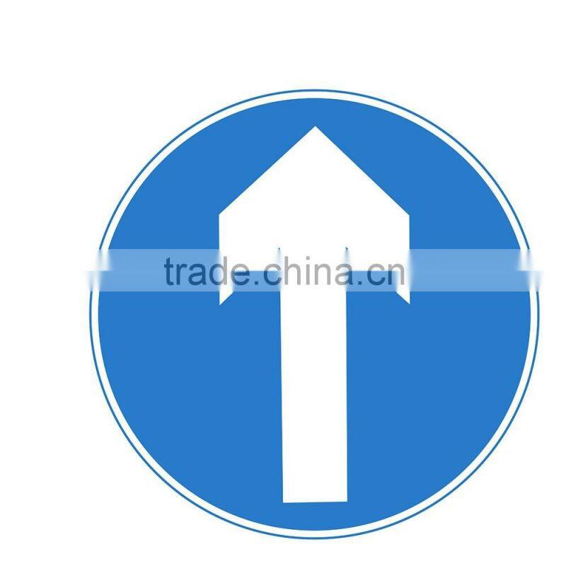 EN12899 Reflective Direction arrow forward sign face