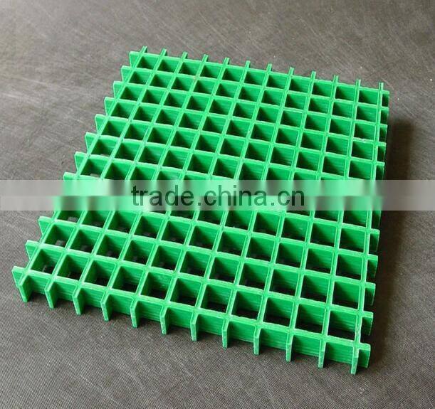 Plastic floor grating
