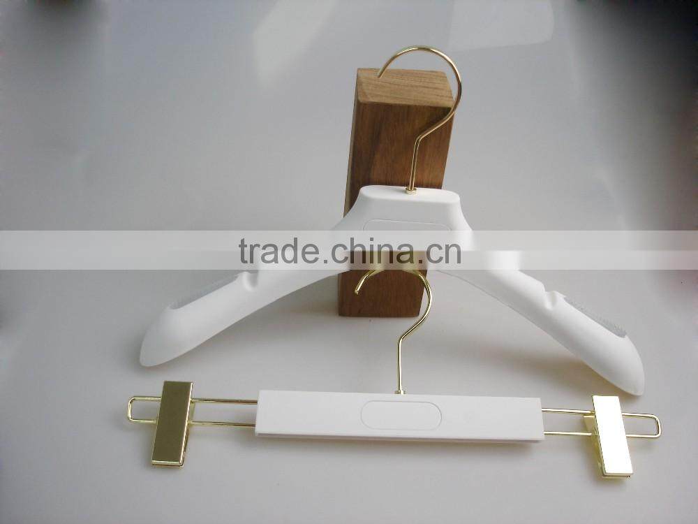 HA7002 hot sale fashionable plastic top hanger and pants hanger