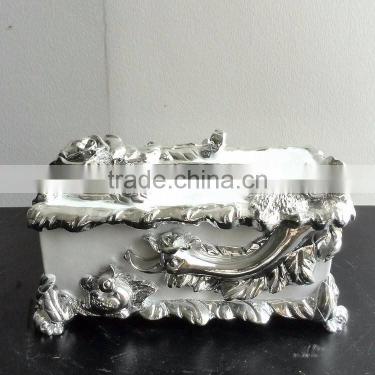 Polyresin tissue box