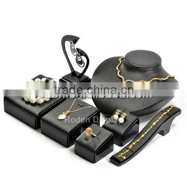 elegent jewelry display naturn woon crave pattern high-end design jewelry display stand display set custom jewelry display