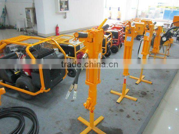 Hydraulic paving breaker