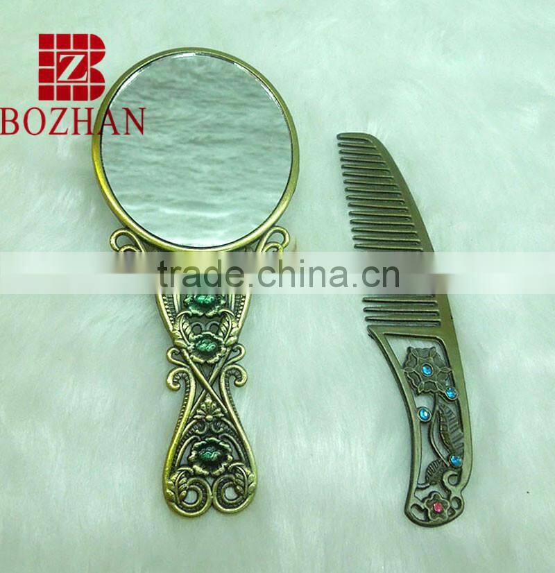 Cosmetic vanity mirror set with comb