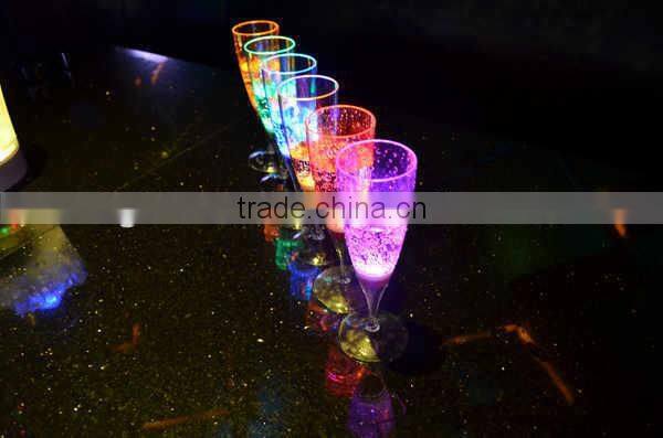 2016 New Fashion Liquid Attractive Magic LED Champagne Glass Inductive Color Cup Goblet Popular for Party Bar Wedding or KTV