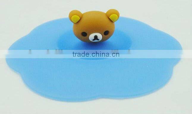 Custom ceramic coffee mug with silicone lid