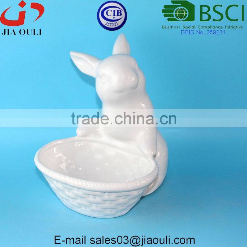 BSCI Audit Factory popular Easter decorations ceramic Bunny with basket , lovely Rabbit Figurines