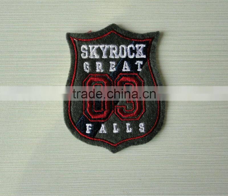 2016 China super embroidery patch and badge labels for clothing