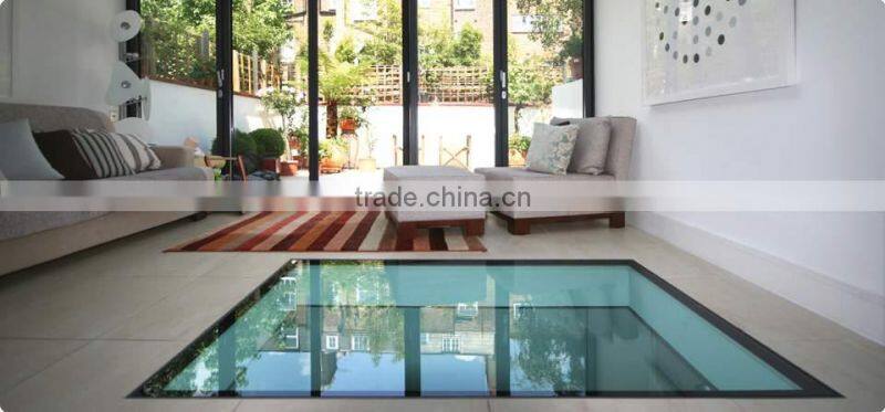 Anti-reflective glass for wall