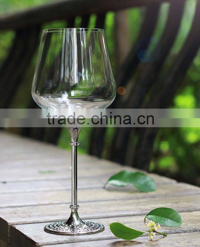 Glassware Manufacturer Handmade cheap wine glass goblet with multi-turn drill wendding shopping