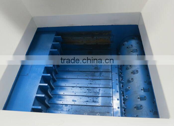 Plastic shredder and crusher for the big garbage barrel