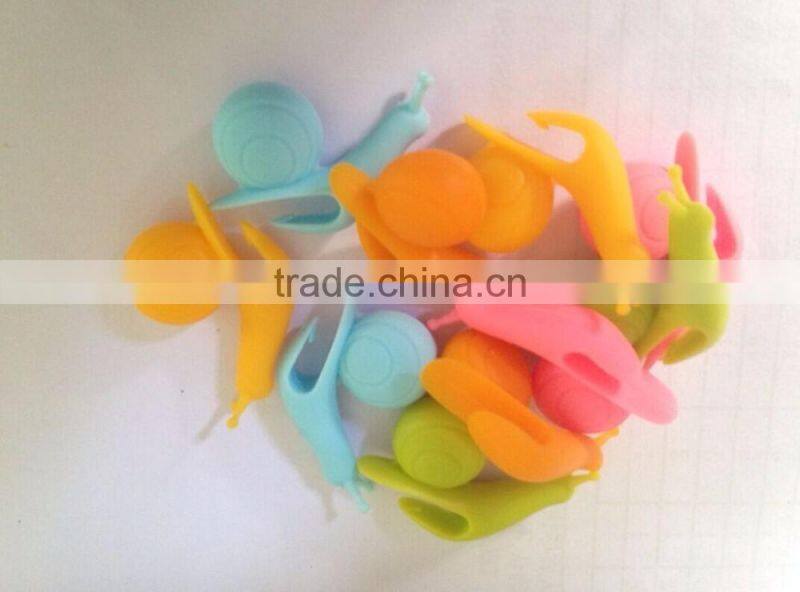 Pack of 6 pcs Silicone Chickadee Wine Glass Identifier,Bird Shaped Suction Silicone Wine Glass Markers