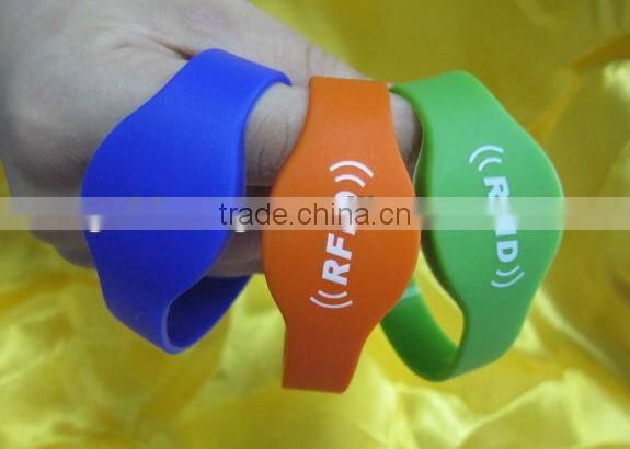 new style customized RFID silicone bracelets