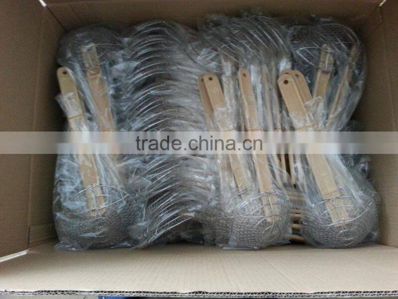 Hot sale stainless steel/zink plated metal noodle skimmer with bamboo handle