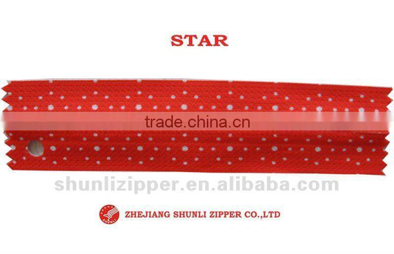 NO.3 NYLON FASHION WATER PROOF ZIPPER TAPEProduct Name: NO.3 FASHION NYLON WATER PROOF ZIPPERS Place of Origin: China Brand Na