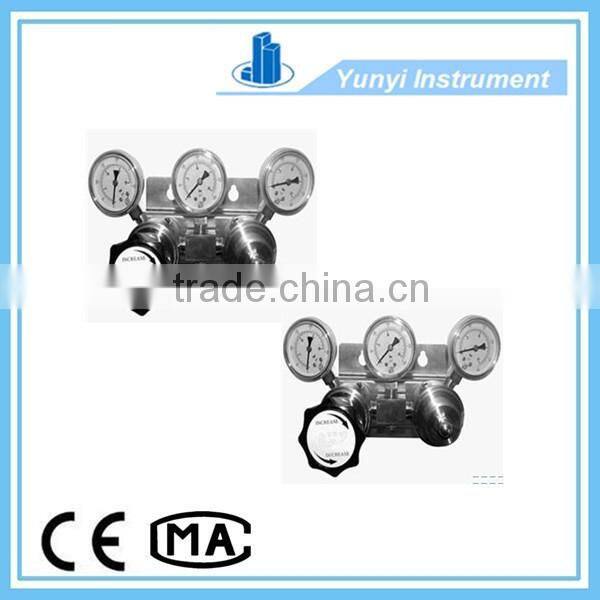 Gas cylinders switching regulator