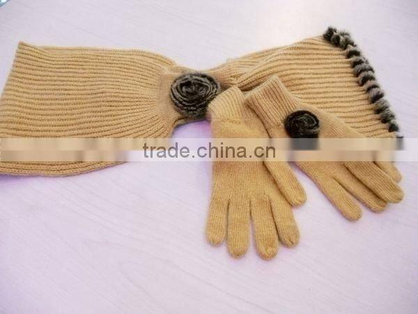 fashion acrylic knitted gloves scarf set with artificial fur