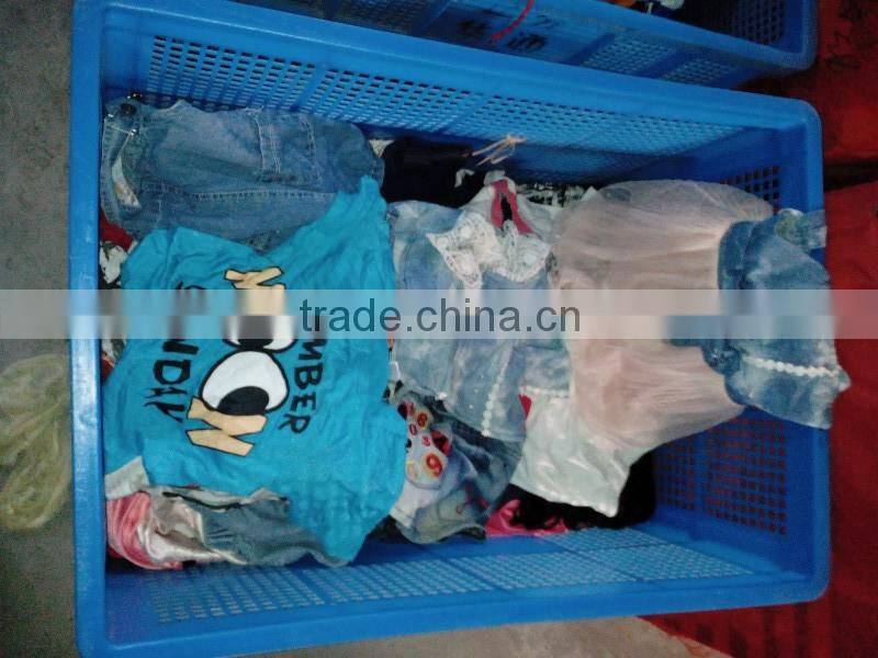 Chinese bulk used clothes in bales